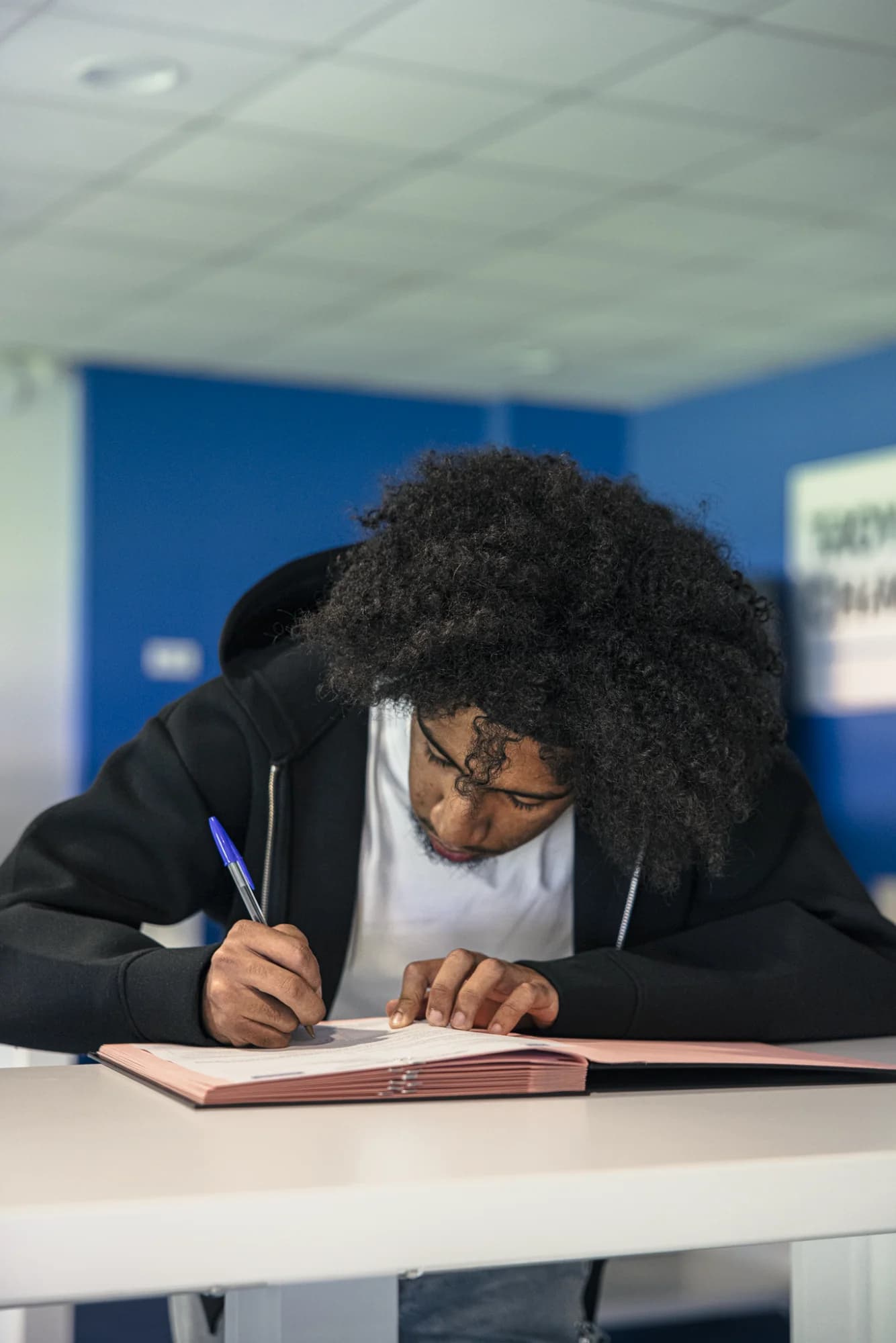 Signature Yves Laffet  — Portrait, Troyes, France — photo de Jérémy Hordé, photographe (1)